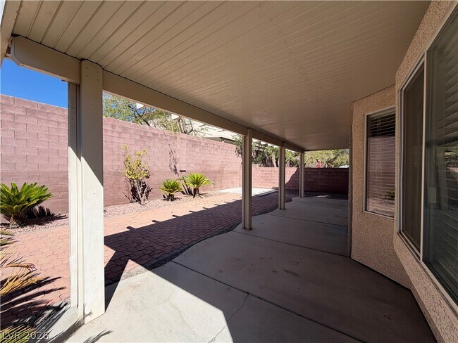 Building Photo - 2307 Summer Home St
