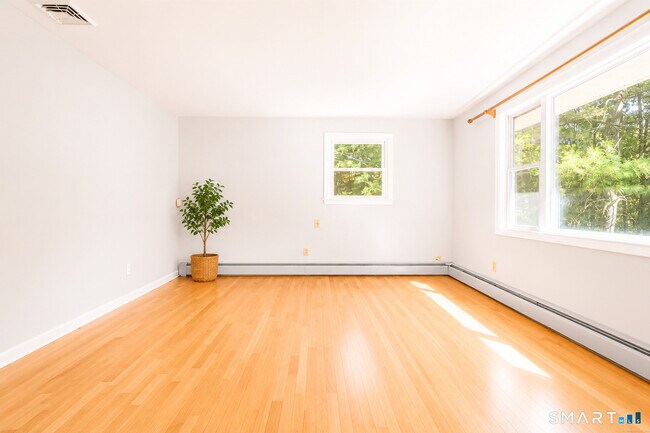 Building Photo - 677 Woodtick Rd