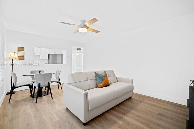 Primary Photo - 9241 Collins Ave