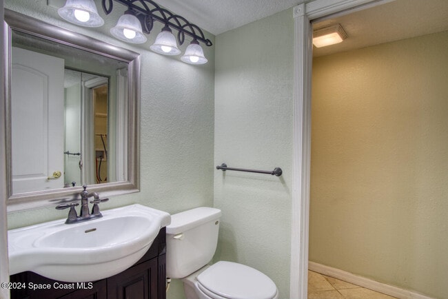 Building Photo - 2014 Vista Oaks Cir NE