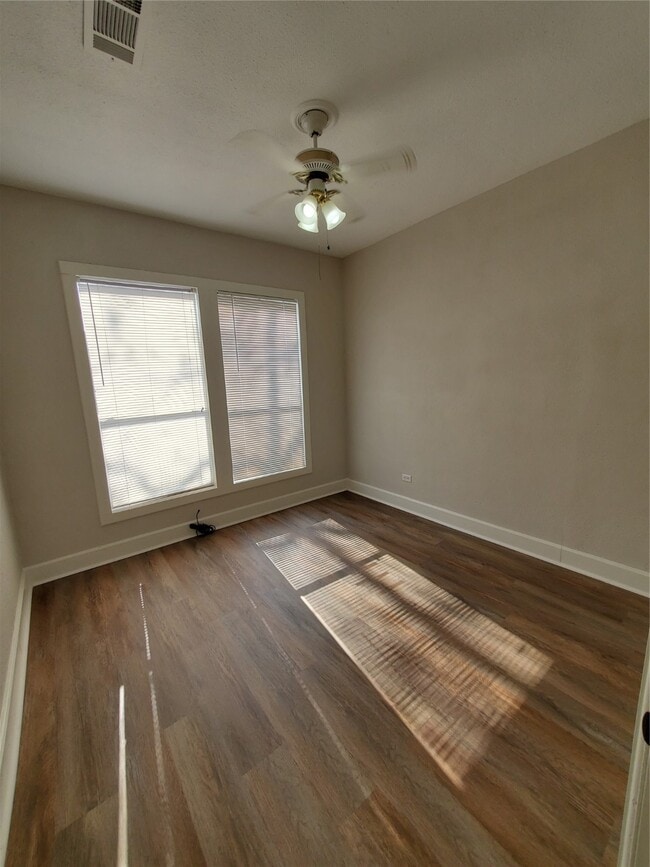 Building Photo - 1205 2nd St