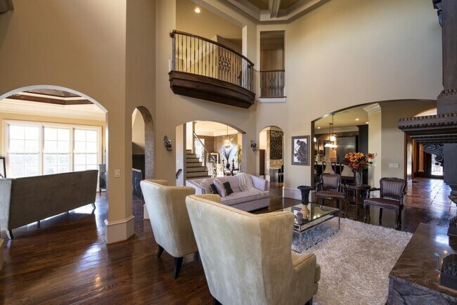 Building Photo - 2170 Heathermoor Hill Dr NE