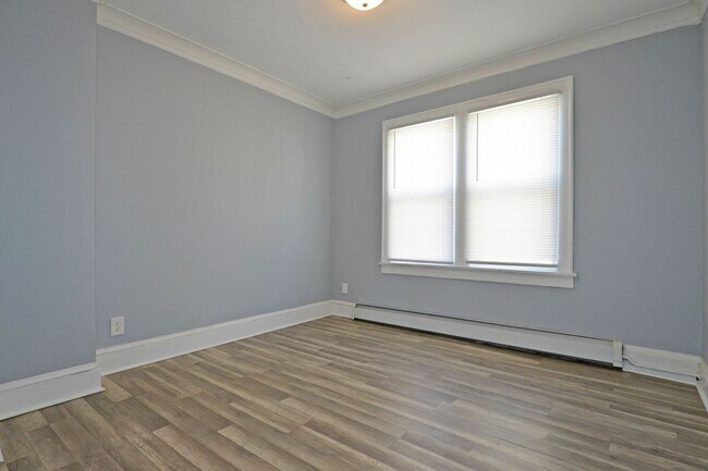 Building Photo - 3-bedroom, 1-bathroom***Available