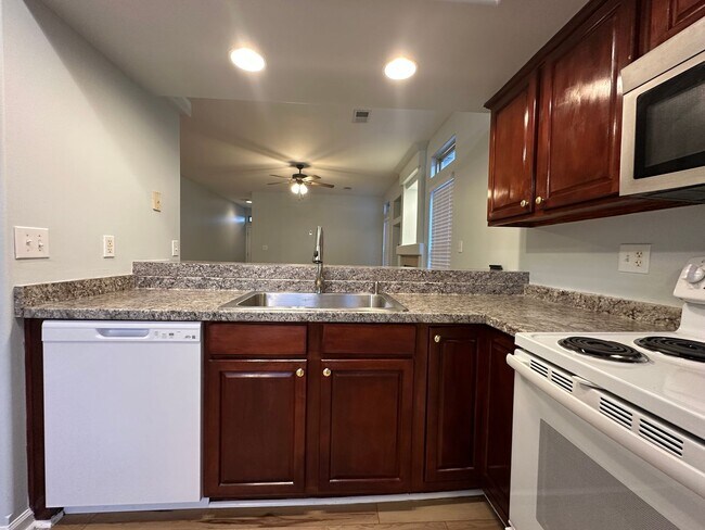 Building Photo - Beautiful 3 BR, 2 Bath House! Finished Garage, Fenced Backyard, Masterson Station Area