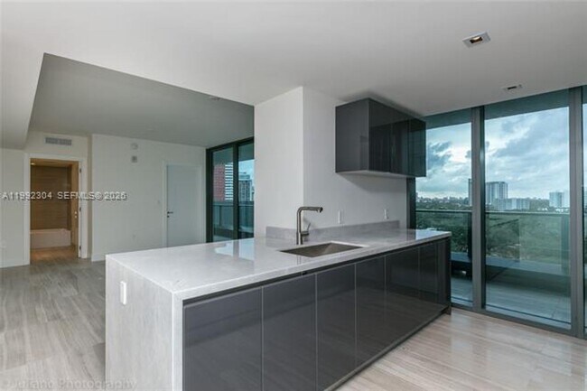 Building Photo - 1451 Brickell Ave