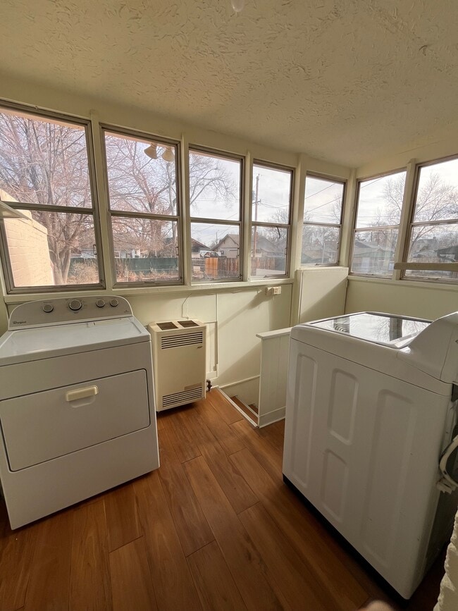 Building Photo - 1322 Lake Ave