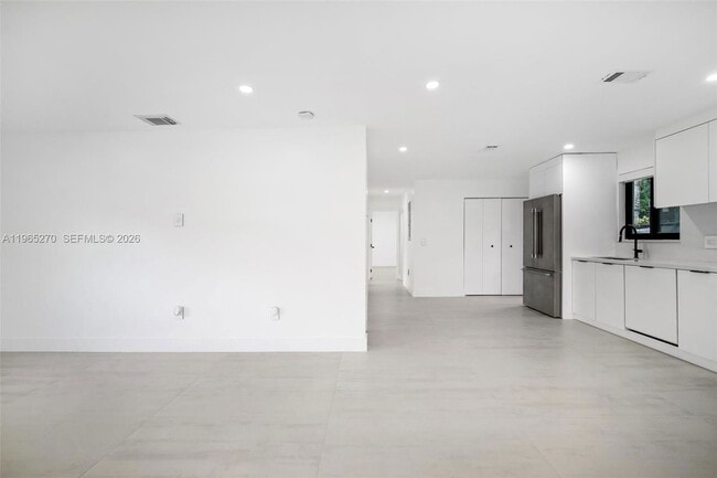 Building Photo - 3668 SW 26th St