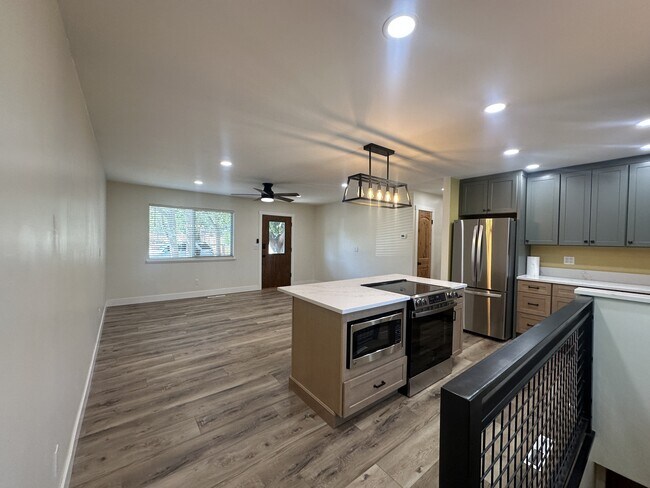 Building Photo - 423 Huntridge Dr