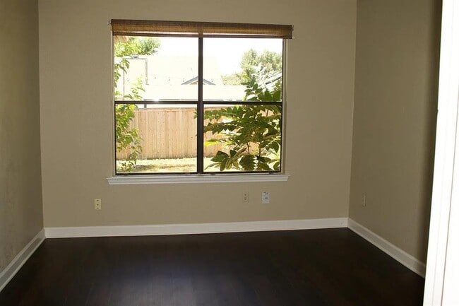 Building Photo - 2503 Monarch Dr