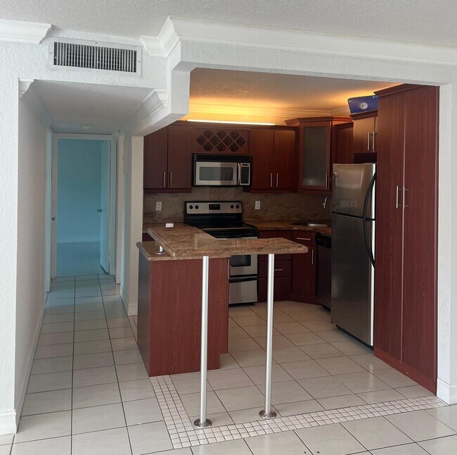 Building Photo - 708 SE 2nd Ave