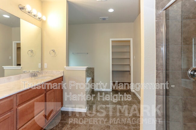 Building Photo - 8121 Iron Gate Dr