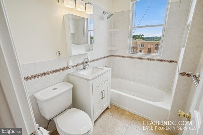 Building Photo - 1725 Lanier Pl NW