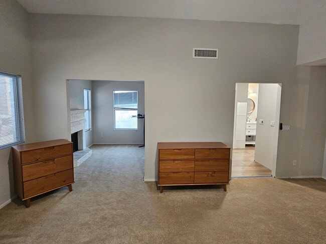 Building Photo - 16805 S 34th Way