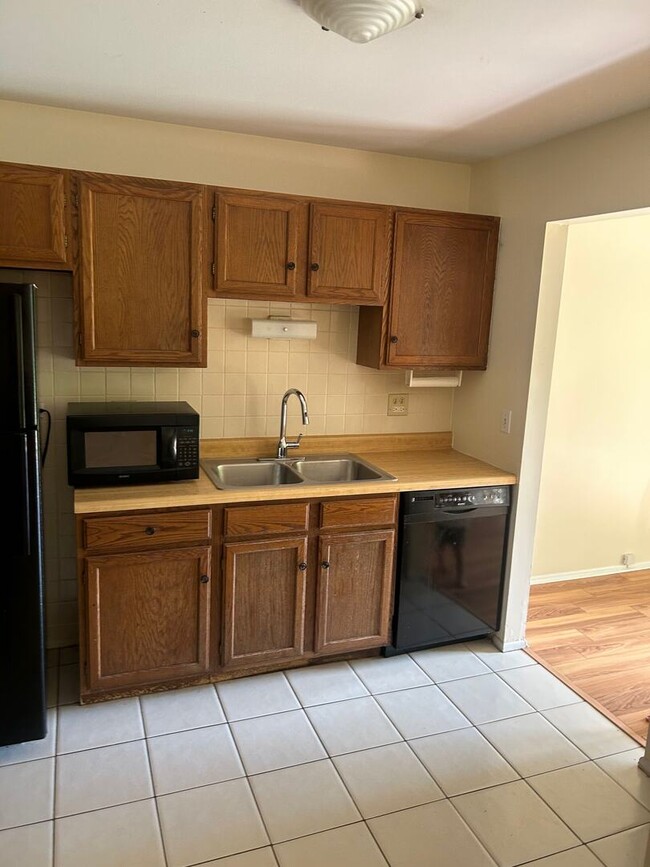 Building Photo - 1071 Auburn Ln