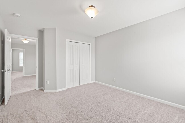 Building Photo - Move-in Ready (Fresh Paint, New Carpet!)