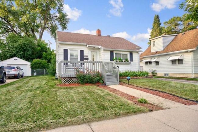 Building Photo - 1431 1st St SE