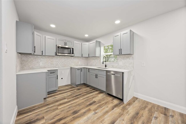 Building Photo - 3806 Zephyr St