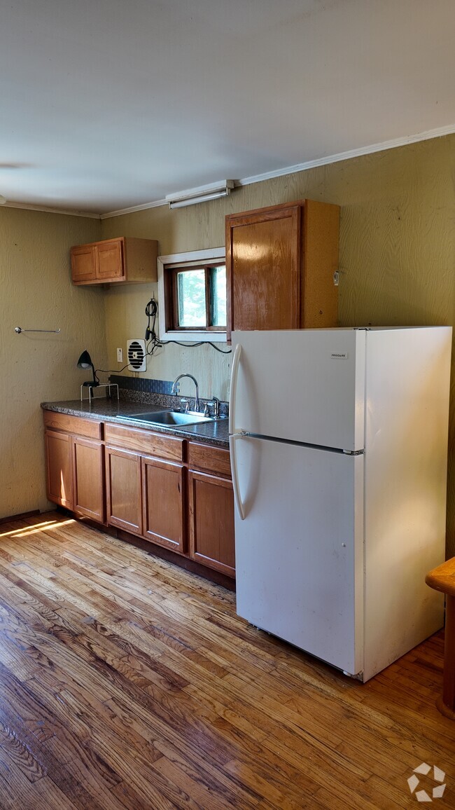 Building Photo - Chestnut Grove Village 200