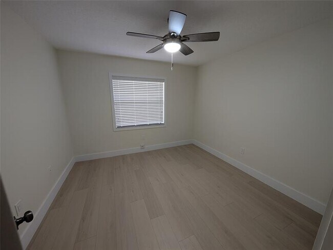 Building Photo - 6040 Shaker Wood Cir