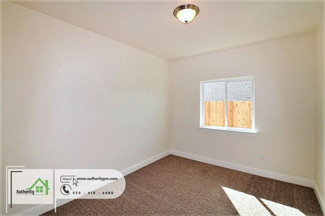 Building Photo - 2530 Rainbow Ln