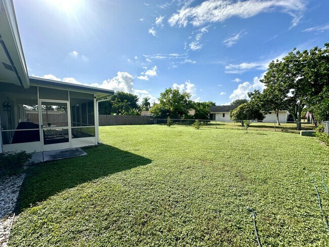 Building Photo - 121 Eider Ct