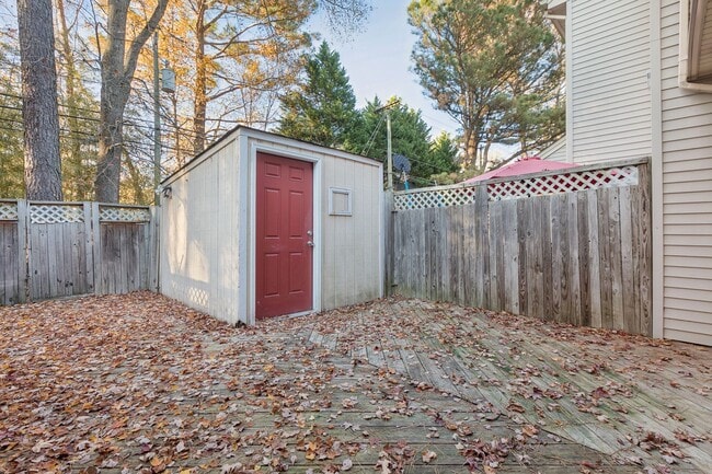 Building Photo - Hampton Townhouse-Move in Quick