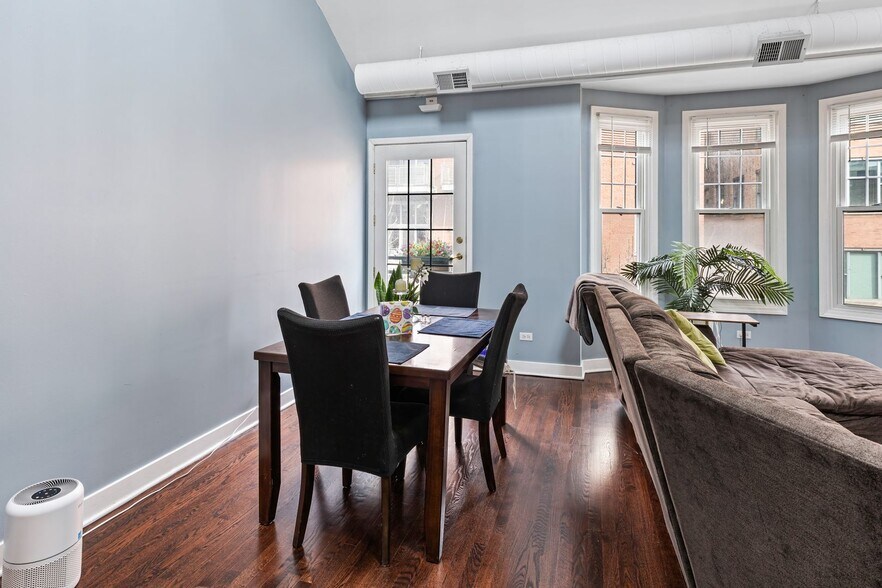 Building Photo - 811 W Superior St