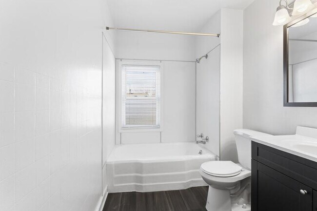 Building Photo - 216 Jones St