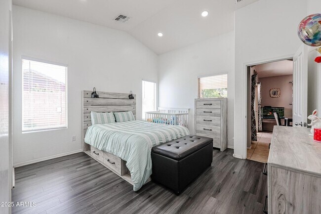 Building Photo - 13959 W Country Gables Dr
