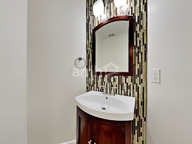 Building Photo - 872 Holly Meadow Dr