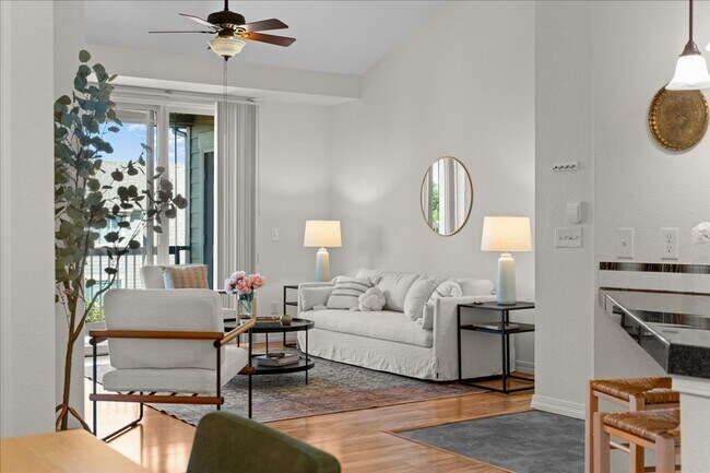 Building Photo - Beautiful 2 Bed 2 Bath Condo Near Rigden Farms!