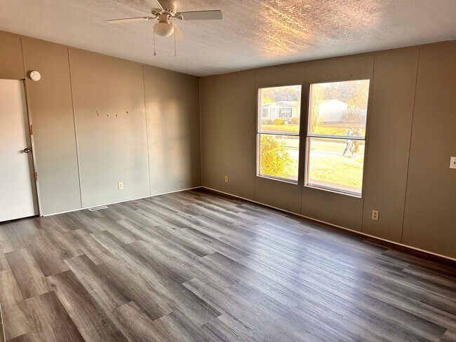 Building Photo - 3 BED 2 BATH FOR RENT IN FAYETTEVILLE NC