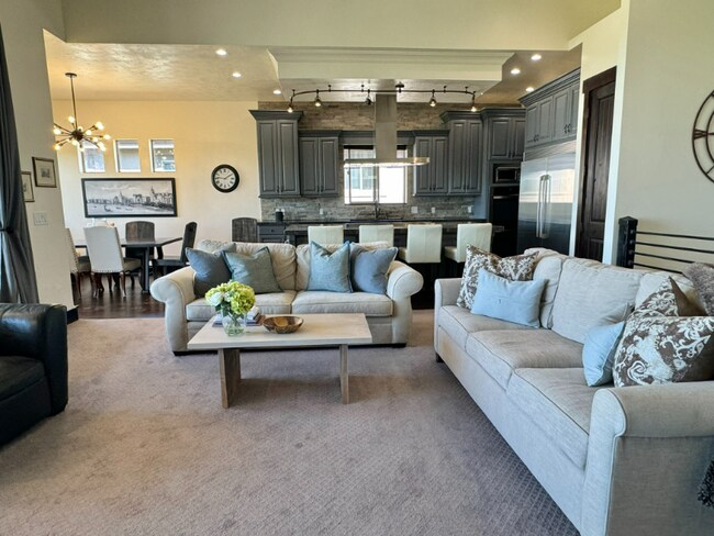 Building Photo - 658 S 1920 W