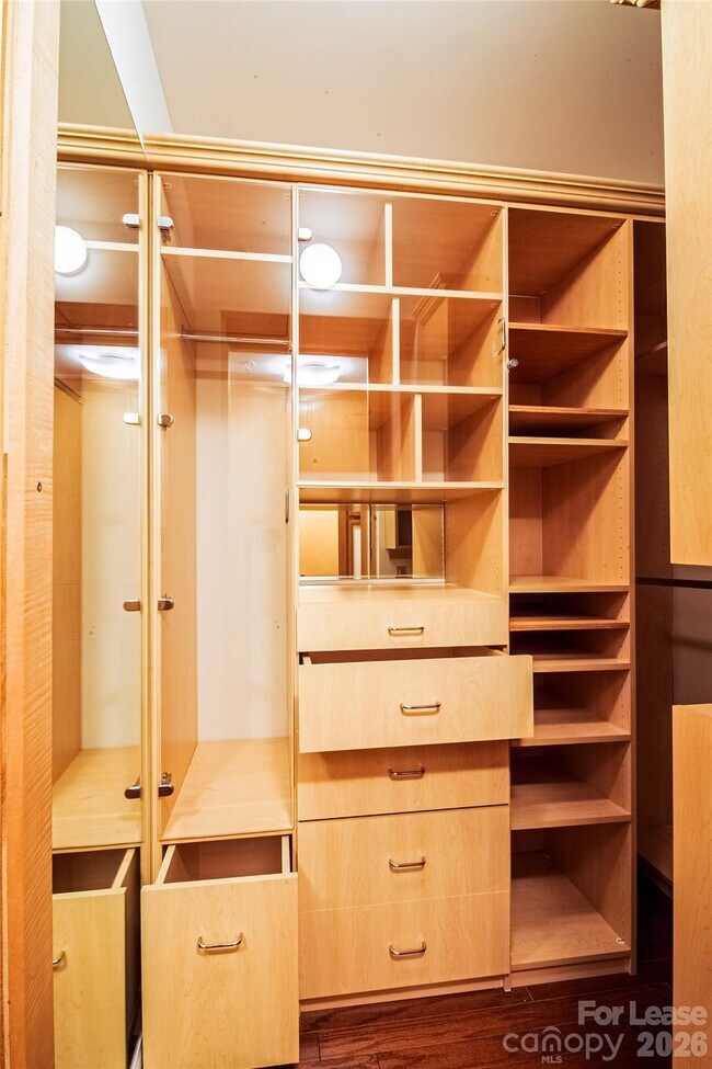 Building Photo - 300 W 5th St