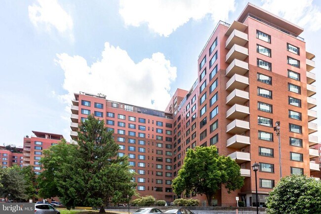 Building Photo - 1021 Arlington Blvd