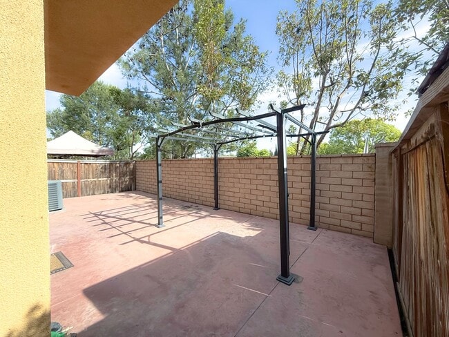 Building Photo - 10816 Lotus Dr
