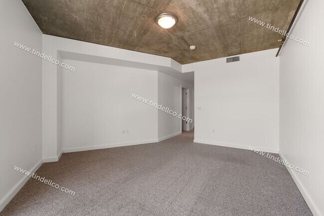 Building Photo - The Civic | 11th Floor 2BD/2BA with Stunning Portland Views, Free Parking and Free Utilities!