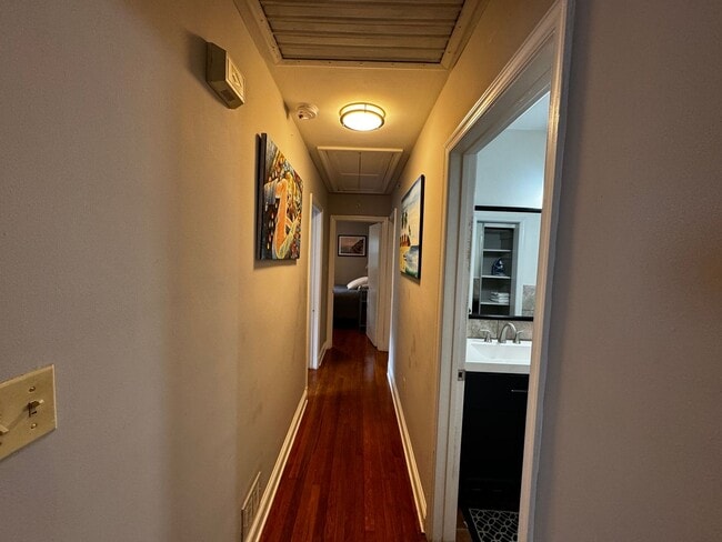 Building Photo - Spacious Furnished 4BR Home with Prime Location Near Marymount and Metro