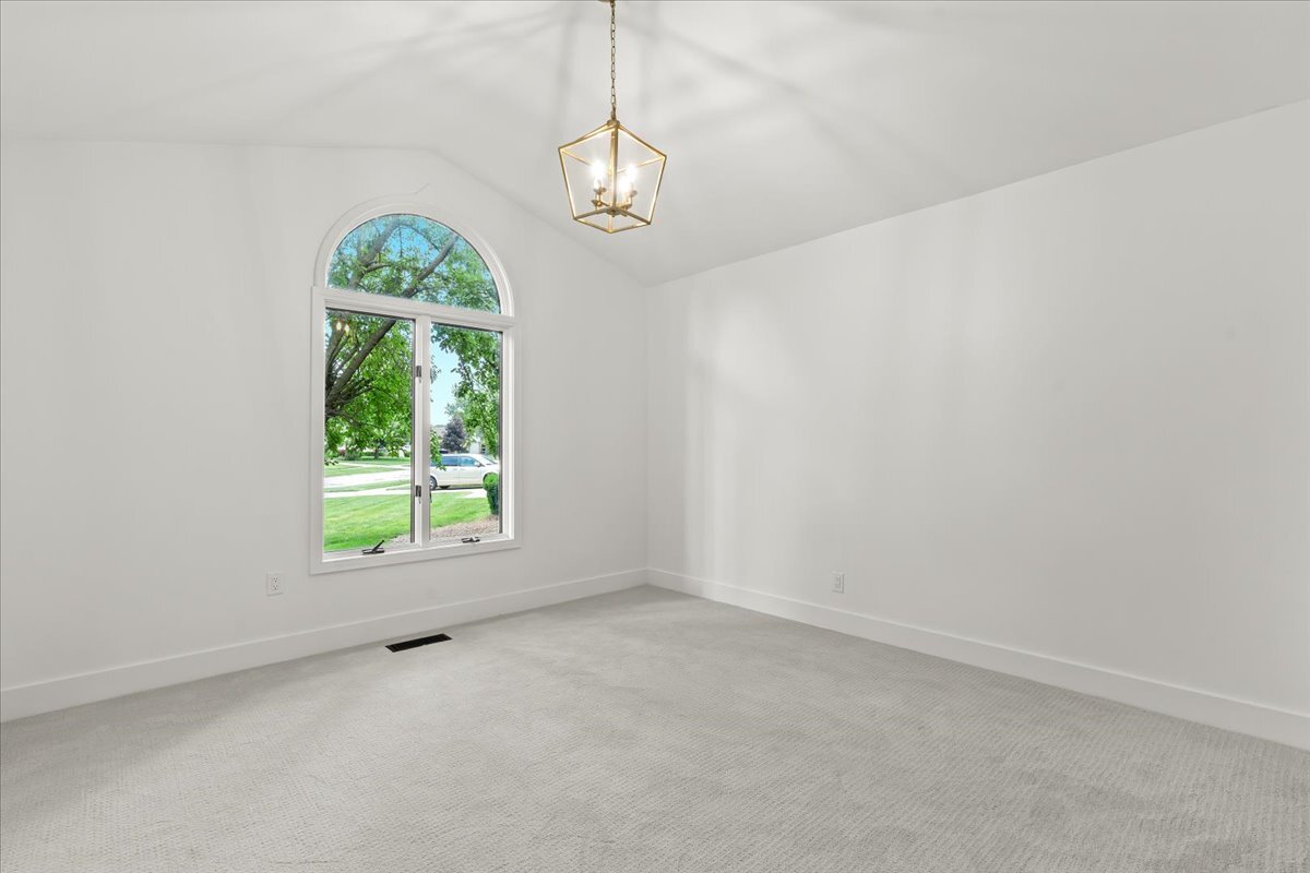 Building Photo - 40526 Woodside Dr