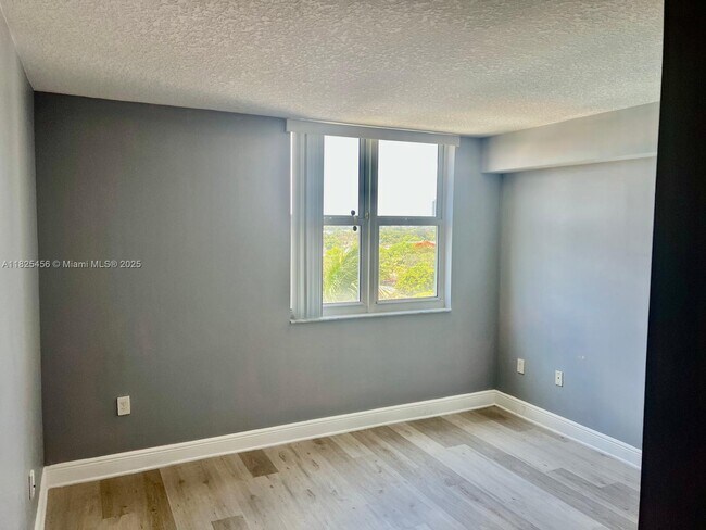 Building Photo - 3000 Coral Wy