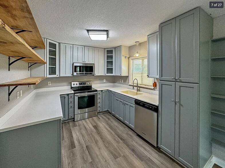 Building Photo - 1612 Vada Rd