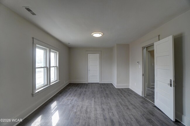 Building Photo - 1141.5 N Main St