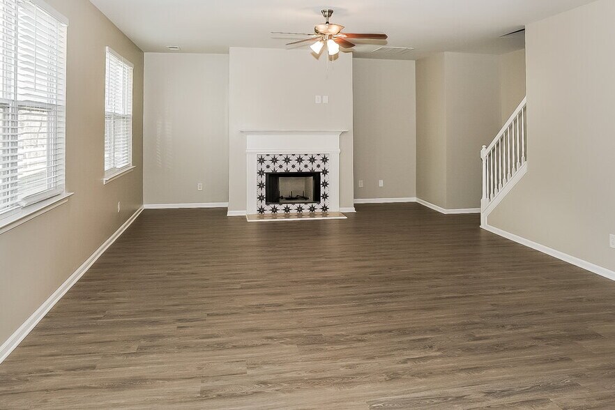 Building Photo - 119 Crescent Brook Crossing