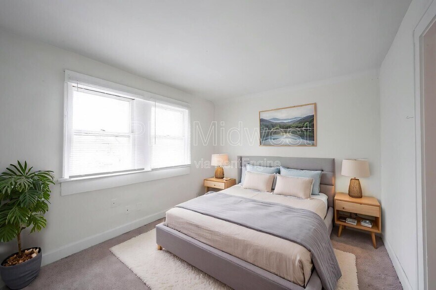 Building Photo - 1331 W 34th St