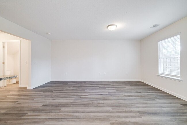 Building Photo - 3 Bed 2.5 Bath - Spacious Townhome Centrally Located in Rincon