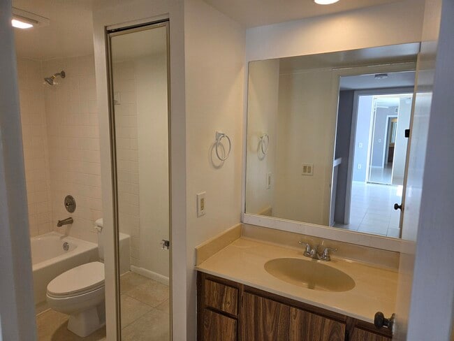 Building Photo - 253 Charter Way