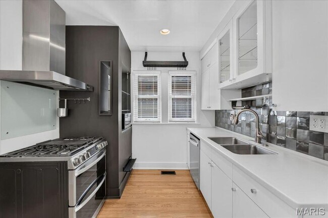 Building Photo - Richmond Heights Home!