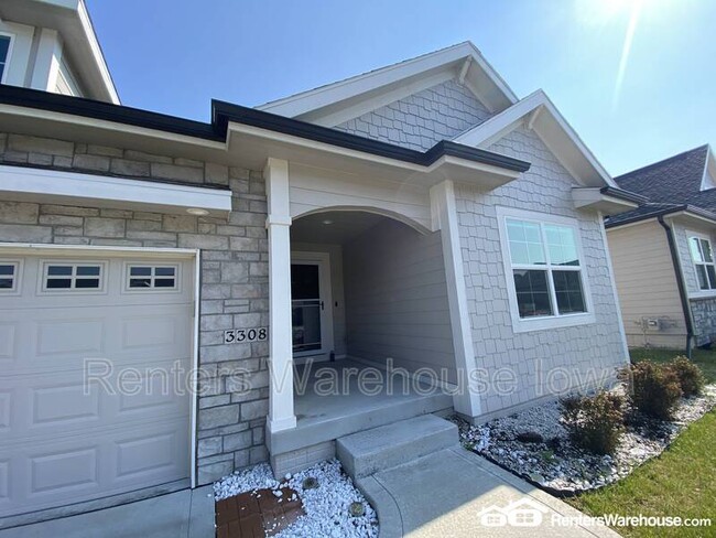 Building Photo - 3308 NE 4th Ln
