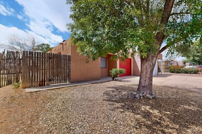 Building Photo - 222 Shannon Pl NW