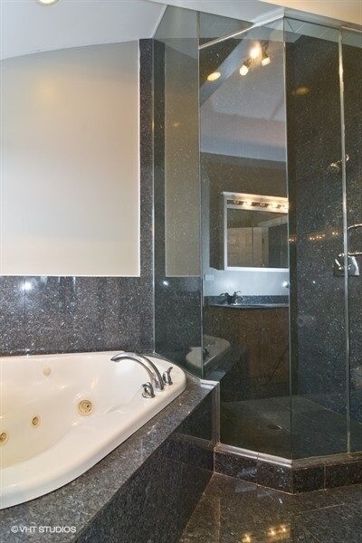 Building Photo - 1540 N Claremont Ave